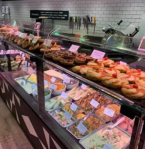 Vitrine gourmande du charcutier traiteur à Boulogne-Billancourt (92)